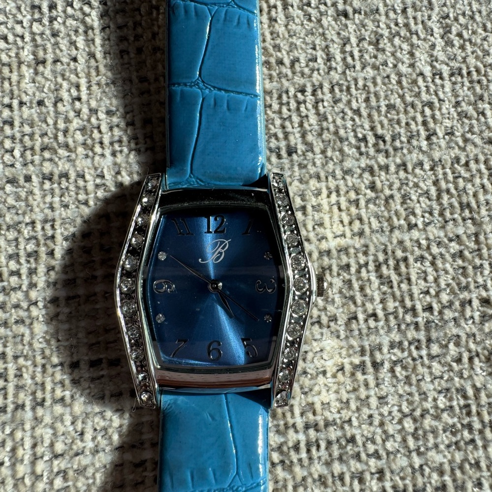 Elegant Blue Women's Watch with Crystal Accents